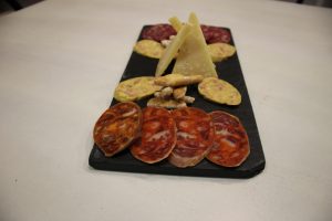 Tabla quesos y embutidos de Jaén