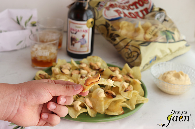 Patatas fritas con mejillones y vermut