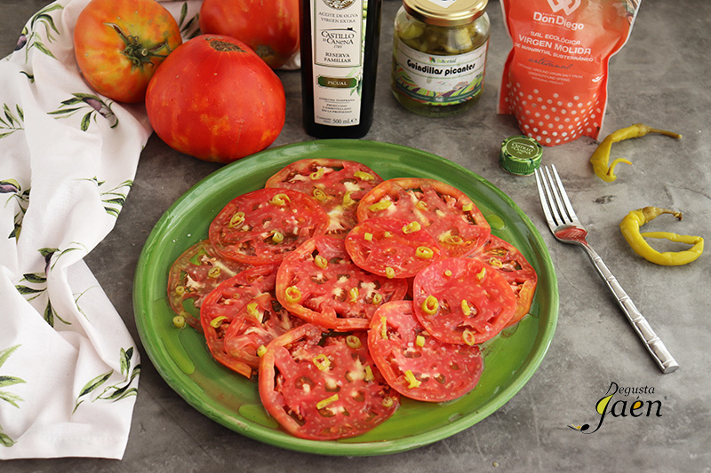 Carpaccio de tomate con guindillas y aove