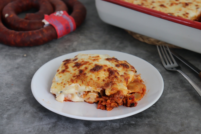 Lasaña de pollo y chorizo