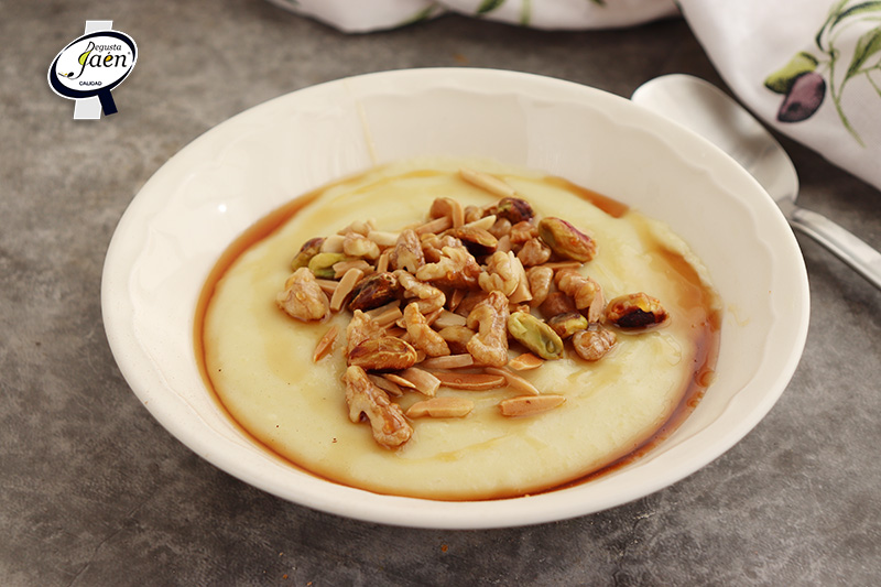 Gachas con miel y frutos secos