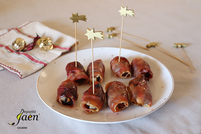 Dátiles con queso, jamón y miel