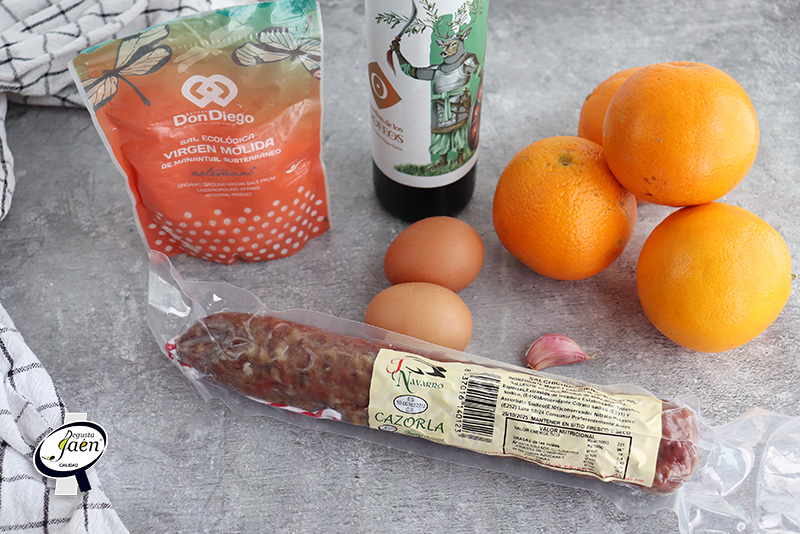 Salmorejo de naranja con salchichón de ciervo