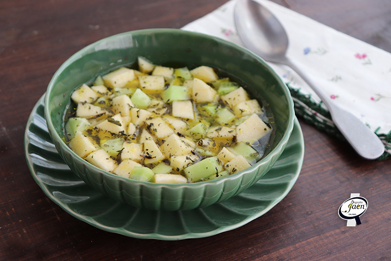 Gazpacho de pepino con hierbabuena a la antigua