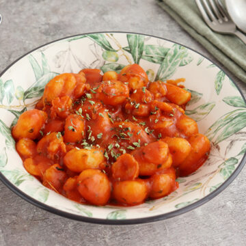 Imagen de la receta Ñoquis con gambas, tomate frito y orégano