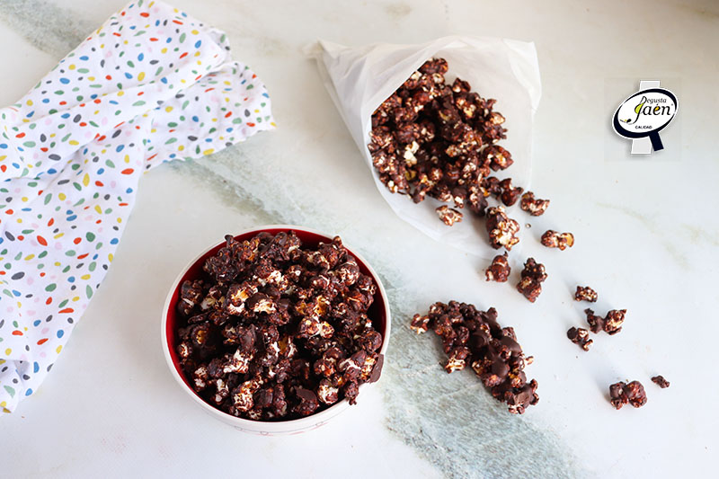 Rosetas con chocolate, aove y sal