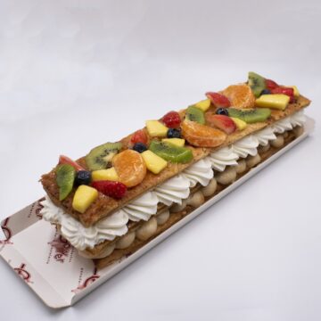 Imagen del producto Postre de milhojas, nata, crema y frutas Gonver