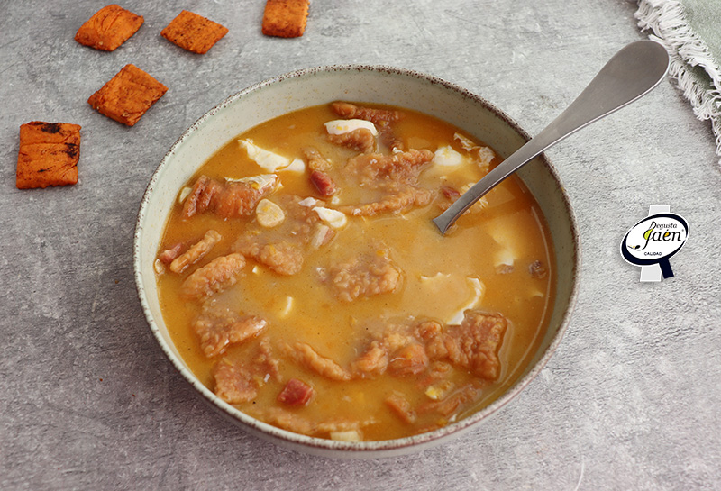 Sopa de ajo con jamón y regañás