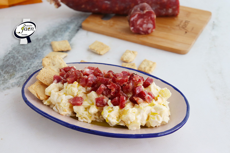 Ensaladilla de salchichón con lactonesa de AOVE Picual